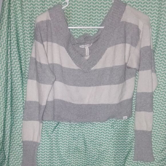 Aeropostale Sweaters - Aeropostale Gray and White V-Neck Sweater